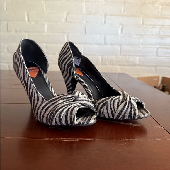 Open Toe Zebra Print Heels (Size 8) - Picture 1 of 8